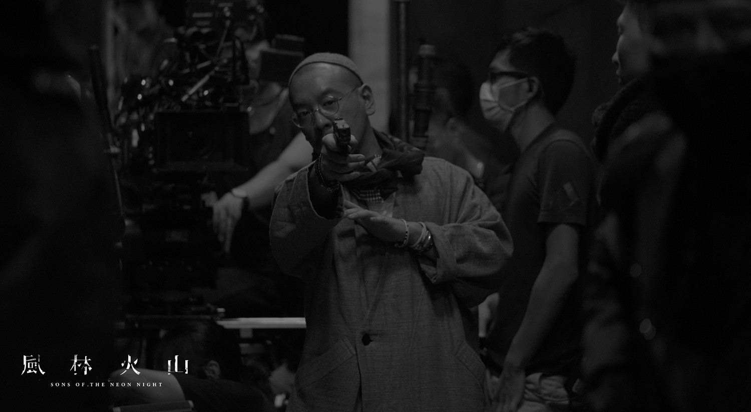 麥浚龍?zhí)幨抡J(rèn)真，不時(shí)親自示范動作.jpg